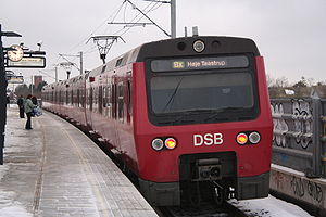 停靠在上层站台的第三代哥本哈根市郊铁路列车