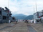 2013年中正军港营区开放活动，从12号码头北端南望苏澳港，左边是济阳级凤阳军舰（FFG-933），右边是子仪军舰。