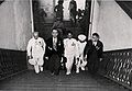 曼努埃尔·奎松总统走在主楼梯上