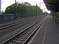 南侧站台及主线铁路轨道