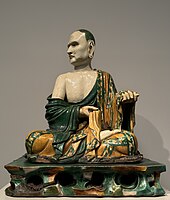 Yixian luohan from the Metropolitan Museum of Art, his head turned sharply to his right