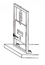 玻尔设计出一个改良的实验装置，他将固定挡板更换为一个可上下移动的挡板