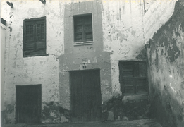 Facade of the Casa del Conde in 1981.