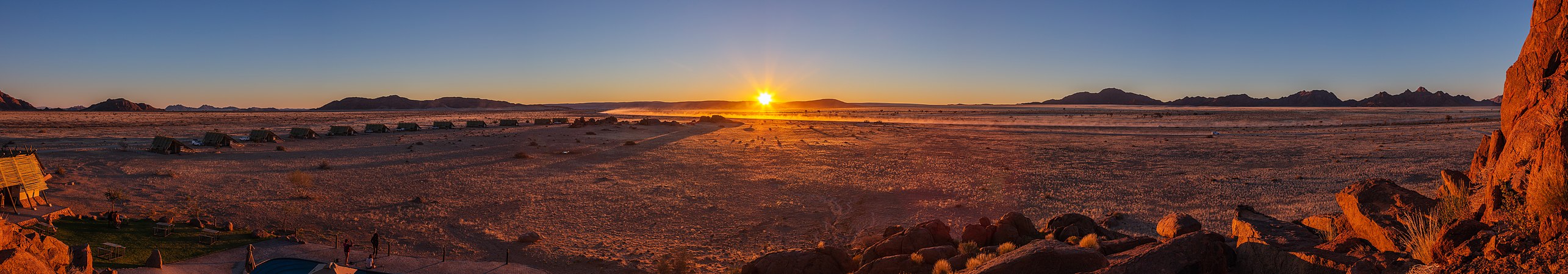 图为纳米比亚纳米比沙漠的日落景色。