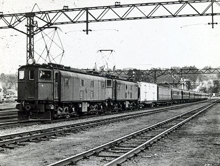 Class 1E double-heading a passenger train in Natal, c. 1930