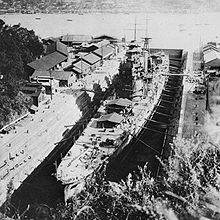 1928年三菱长崎干船坞内正在建设中的羽黑号