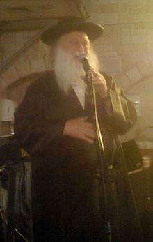 David Refael ben-Ami singing at a gathering with Rabbi Yitzchak Ginsburgh