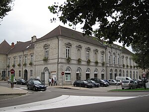 美术博物馆（法语：Musée des Beaux-Arts de Lons-le-Saunier）