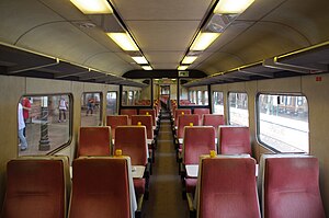 “英国铁路2F型客车”开放式旅行二等座车内部