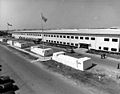 1969年位于新山一空军基地东南侧的美国军事援助越南司令部总部，建筑外挂有美国及南越国旗