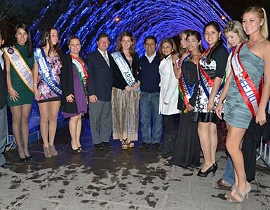 Queens of Trujillo Spring Festival in visiting the Paseo de Aguas