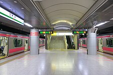 Keiyō Line platform in 2021