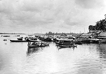 In Barito river, waiting for favorable tide to sail to the capital.