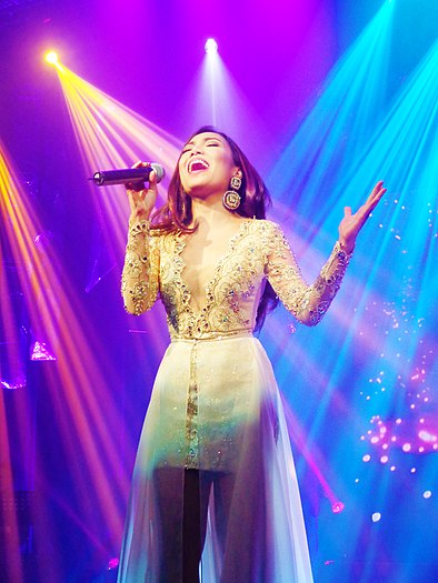 Filipina Diva Jonalyn Viray, Music Museum, Greenhills, During her Fearless Concert