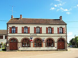 The town hall in Les Ormes