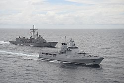 KDB Darulaman alongside USS Rodney M. Davis during CARAT 2014.