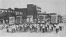 1963年全院7000余师生援越大游行途经人民南路广场