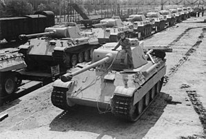 摄于1943年6月，隶属第51及52坦克营的豹式D型