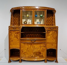 Cabinet by Louis Majorelle, with glass vases by Louis Comfort Tiffany (1900-1910) (Dallas Museum of Art)