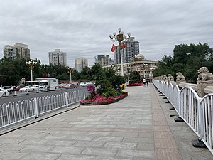 西大桥上（面向友好南路）