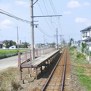 从列车上拍摄车站月台（2009年9月）