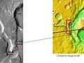 尼尔格谷和乌斯钵谷相连处。图像中卢基撞击坑（Luki crater）的直径为21公里。