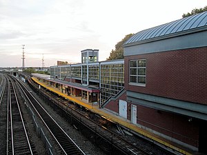 萨文山站站台及玻璃车站大厅（2015年11月）