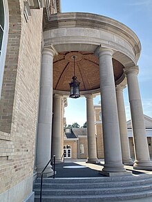 File:Portico of Christ Chapel, Hillsdale College 01.jpg