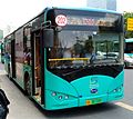悬挂深圳市新能源专用号牌的公交车