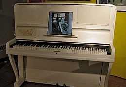 EltonJohnPiano.jpg