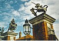 File:Gateposts, Hampton Court Palace - geograph.org.uk - 256379.jpg