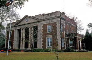 Charlton County Courthouse in Folkston