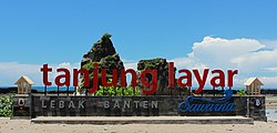 丹绒莱雅（Tanjung Layar）海滩