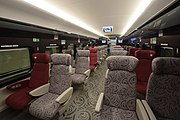 港鐵CRH380A型動力車的一等座車廂（2+2座位）