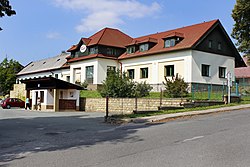 Bus stop in the centre of Dobré