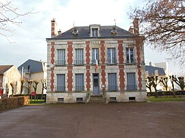 The town hall in Coulanges-la-Vineuse