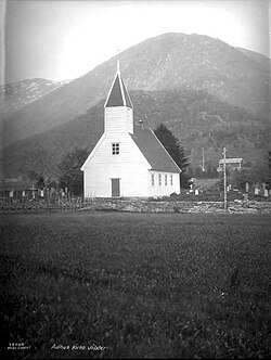 Ålhus Church as photographed by Anders Beer Wilse