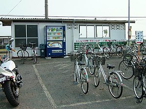 與彥崎站相同配置的迫川站候車亭（2005年9月18日）