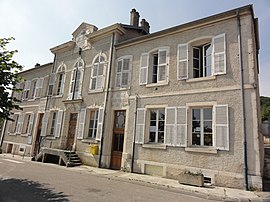 The town hall and school in Lagney