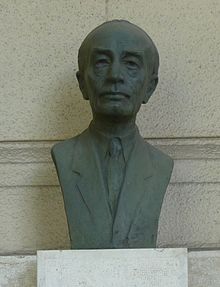 Photograph of bust of József Marek