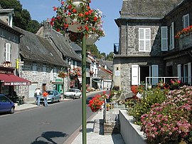 A view within the village of Saint-Cernin