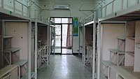福州八中三江口校区宿舍内部陈设的照片。