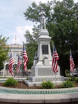 Confederate monument at the center of the town square (removed in 2020)