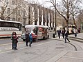 一辆停靠于伦敦大英博物馆外的小吃车