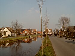 Molenaarsgraaf, the village