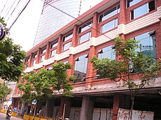 2006年8月，南阳路123号原上海教会聚会所外侧店面正在被改建为一个酒吧