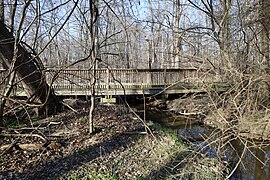 Luria Park east footbridge