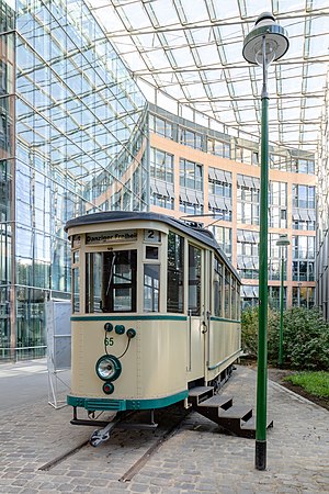 图为明斯特的最后一辆电车（railcar 65），位于德国北莱茵-威斯特法伦州办公楼“Stadthaus 3”处。