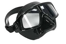 A twin-lens, low-volume diving mask with wide peripheral view of the type favoured by many underwater hockey players.