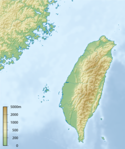 台湾岛东部多山，向西逐渐过渡为丘陵与平原（图片来自NASA）。